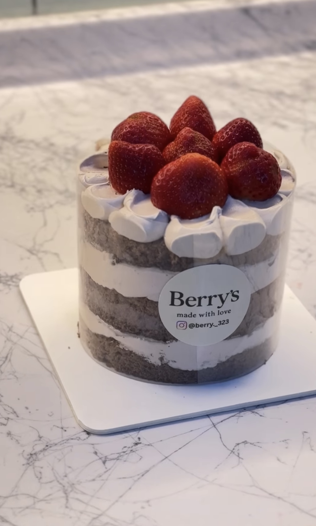 كيك كاسترد بالفراولة